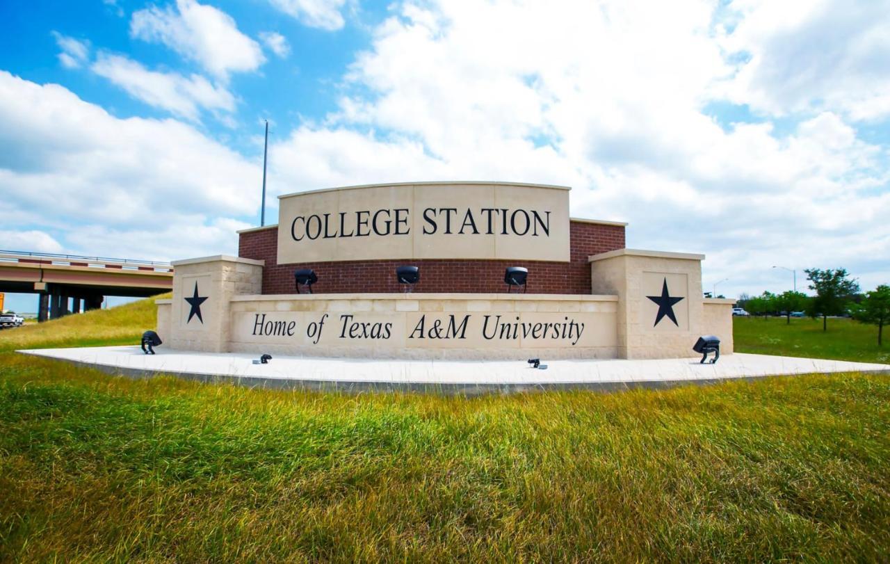 Holiday Inn & Suites College Station-Aggieland, An Ihg Hotel Exterior photo