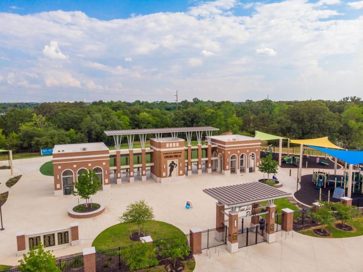 Holiday Inn & Suites College Station-Aggieland, An Ihg Hotel Exterior photo