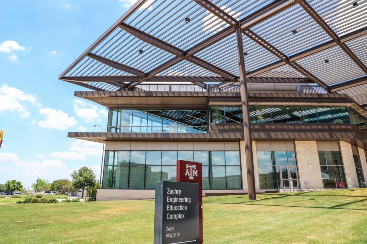 Holiday Inn & Suites College Station-Aggieland, An Ihg Hotel Exterior photo